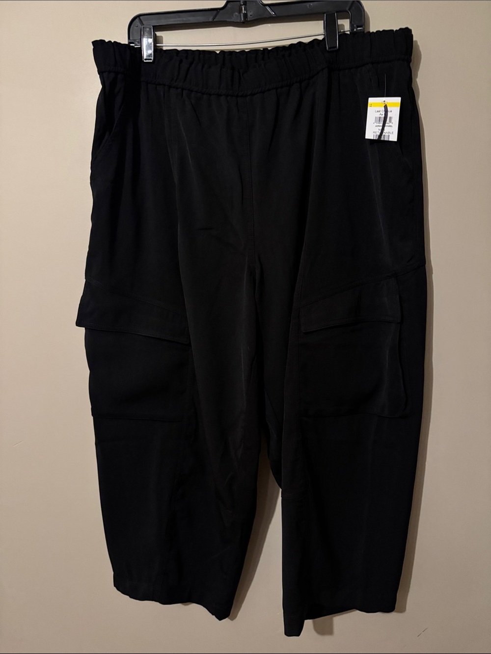 NWOT- Max Studios London Twill Cargo Cropped Wide Leg Pant, Black, size 2X